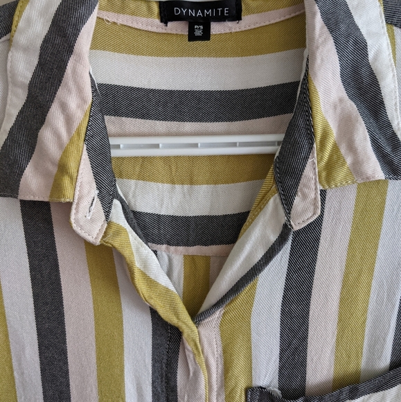 ❌SOLD❌💜3/$20💜 NWOT Striped blouse, button up - Picture 3 of 5